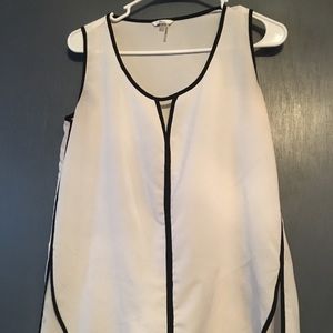 Sleeveless dress tank